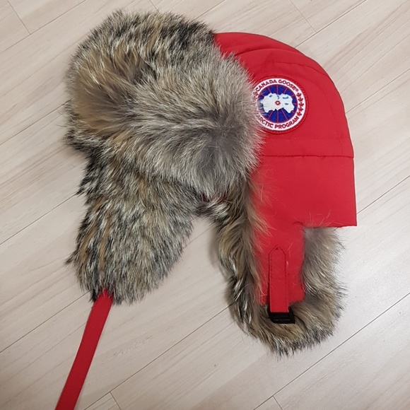 Canada Goose Accessories - Auth canada goose aviator hat with coyote fur s-m